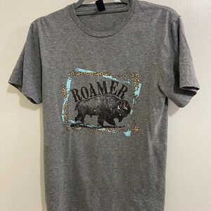 Gray t-shirt size medium , buffalo roamer turquoise leopard